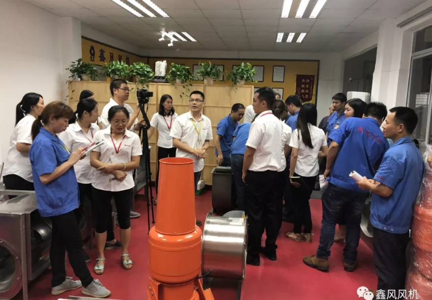 現場對產品進行深入解說